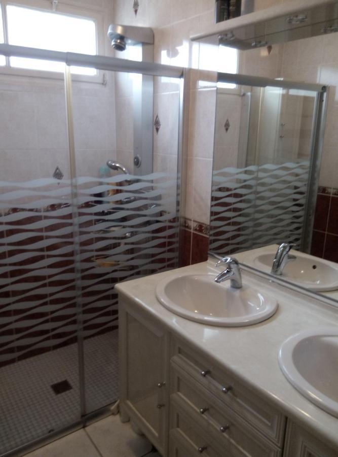 Chez Myla Chambre Avec Tv Ecran Plat Et Salle De Bain Privative Бурж Экстерьер фото