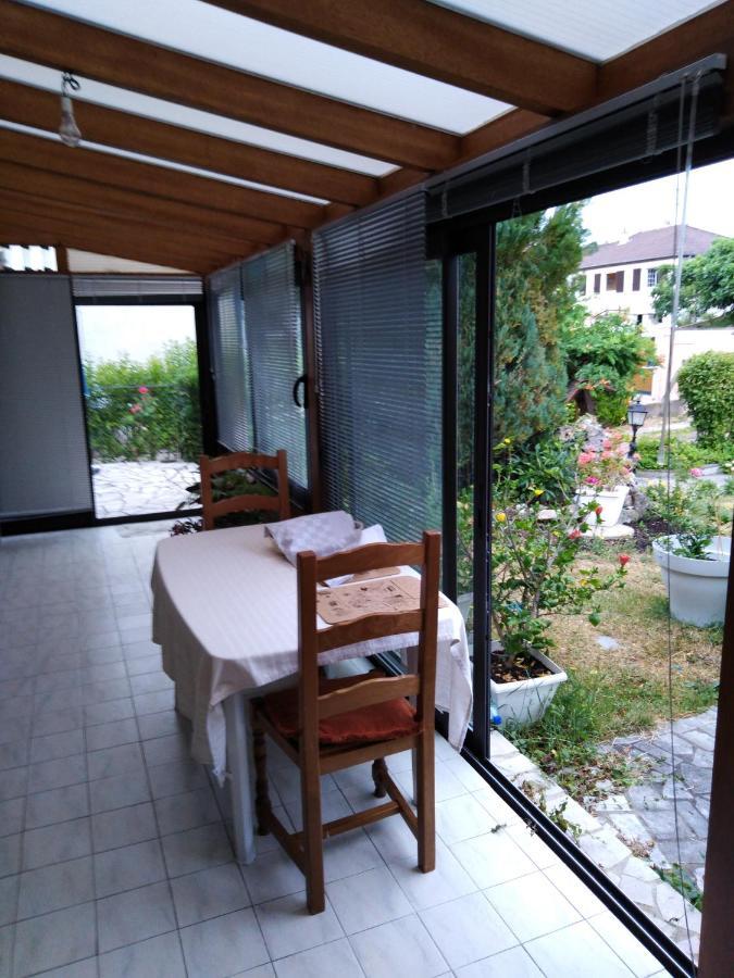 Chez Myla Chambre Avec Tv Ecran Plat Et Salle De Bain Privative Бурж Экстерьер фото