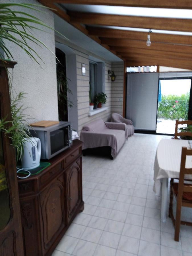 Chez Myla Chambre Avec Tv Ecran Plat Et Salle De Bain Privative Бурж Экстерьер фото